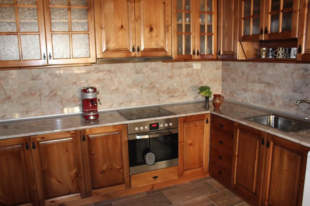 Delchevata Kushta V Leshten Quarto foto